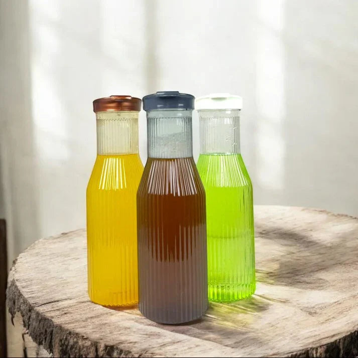 1 Pcs Plastic Water Bottle With Linear Pattern