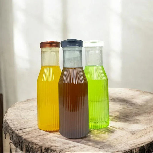 1 Pcs Plastic Water Bottle With Linear Pattern