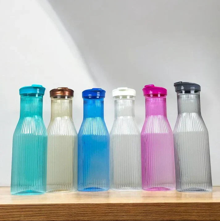 1 Pcs Plastic Water Bottle With Linear Pattern